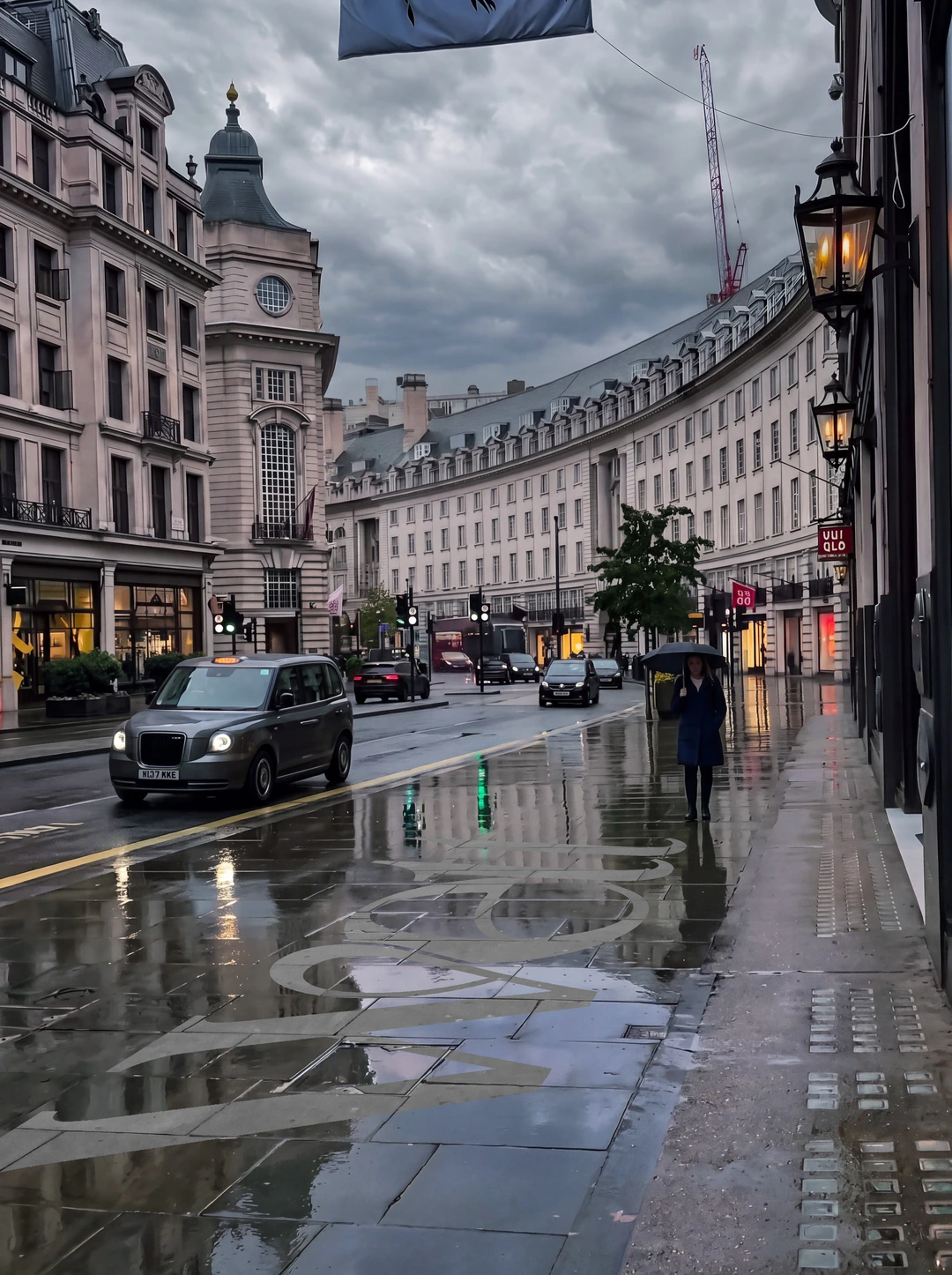 A wet London street with the Wett logo showing dry on the pavement.